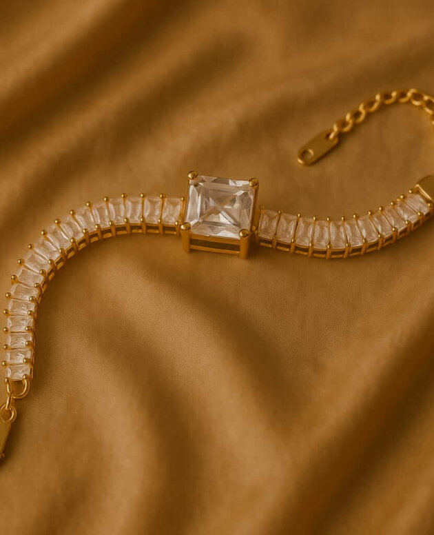 Delicate Station Bracelet – Minimal Chain with Subtle Accents