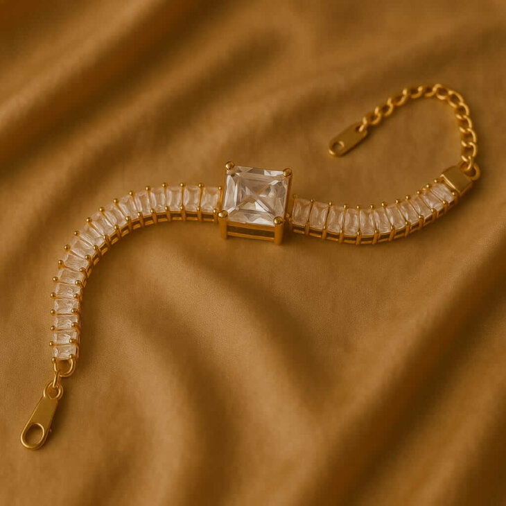 Delicate Station Bracelet – Minimal Chain with Subtle Accents