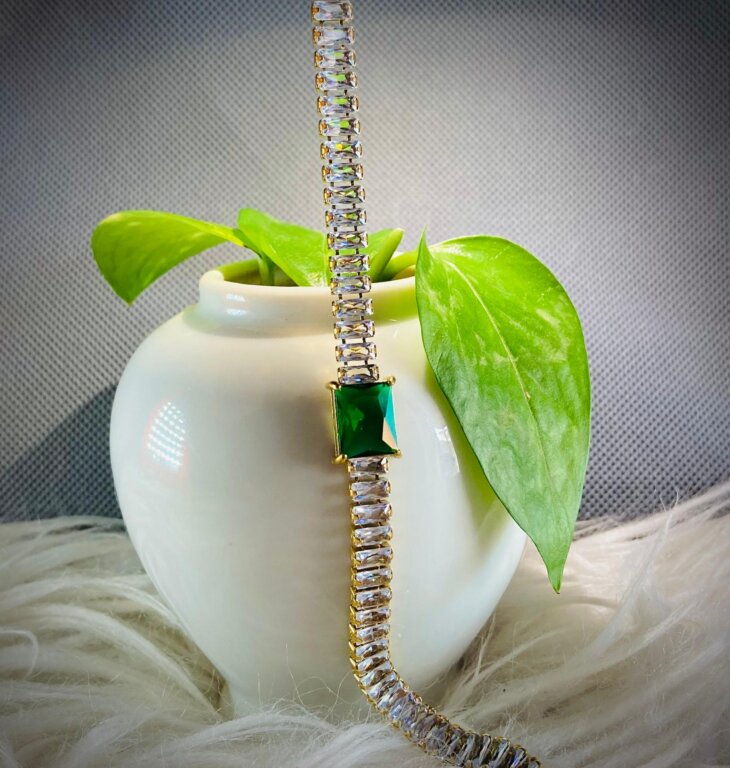 Sparkling Crystal Link Bracelet – Chic Chain with Dazzling Stones - Image 3